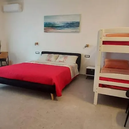 Baboe Iun F1037 Guest house *
