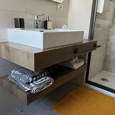 Baboe Iun F1037 بيت ضيافة *